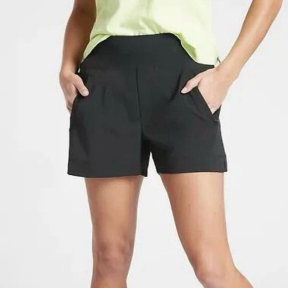 Athleta Size 2x Trekkie North Mid Rise Short Black NWT - Picture 2 of 12